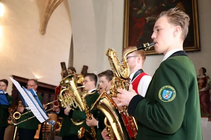 Erfreulichderweise war auch viel Jugend im Klangkörper vertreten. Auch eine beachtenswerte Kleingruppe BrasSax musizierte großartig. 