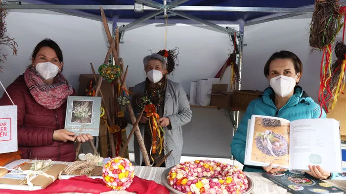 Buchpräsentation von Cornelia Mikitsch-Rogatsch und Sonja Steiner mit der Bauernmarkt-Obfrau Krimhilde  Wadlig (Bild Mitte).