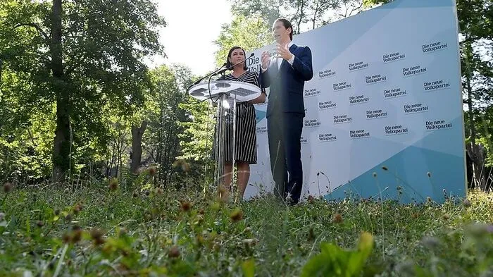 Elisabeth Köstinger und Sebastian Kurz bei der Vorstellung des ÖVP-Klimaschutzpakets