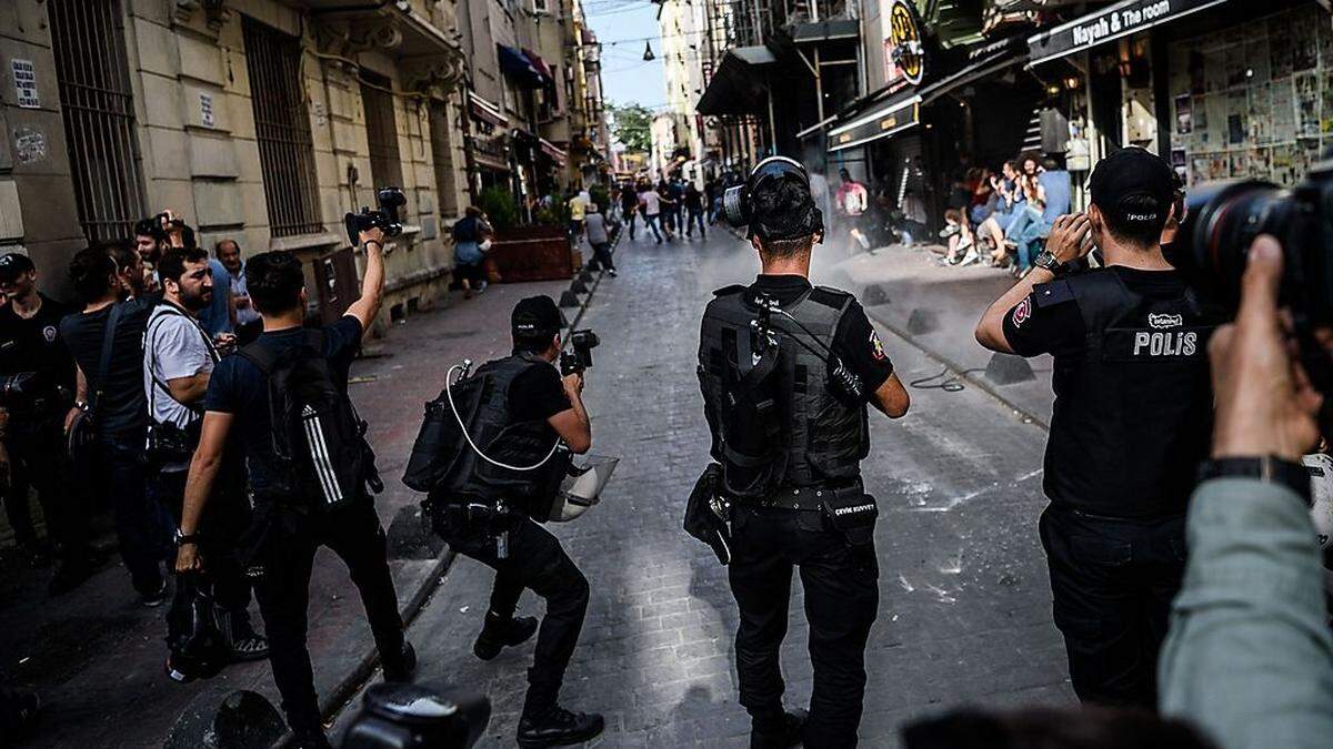 Die türkische Polizei geht regelmäßig mit Tränengas und Wasserwerfern gegen Demonstranten vor