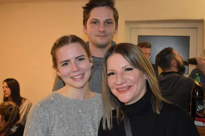 Klicken Sie sich durch die besten Fotos des heiteren Public Viewing von Bauer Markus.