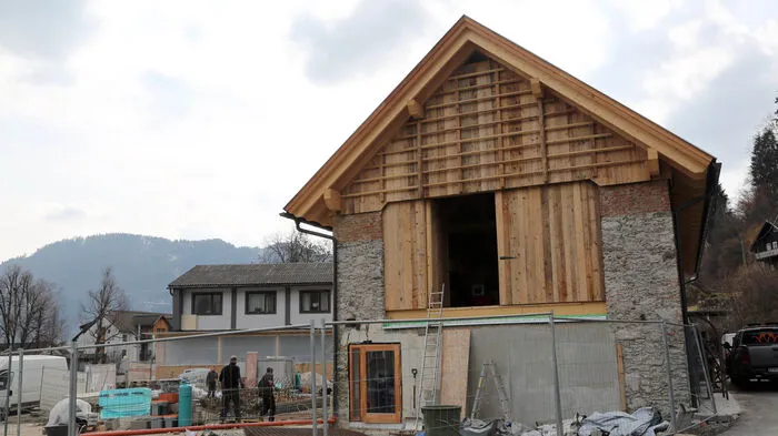 Das Traditionsgasthaus "Urbaniwirt" in Bodensdorf wird um eine Million Euro umgebaut und modernisiert.
