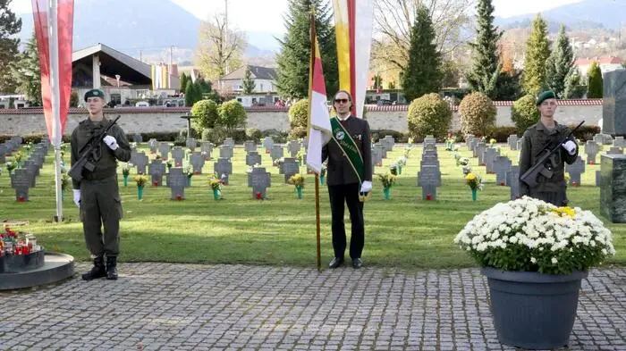 Am Freitagnachmittag luden die Stadt St. Veit und das Österreichische Bundesheer zur traditionellen militärischen Allerseelenfeier auf den Soldatenfriedhof