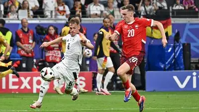 23.06.2024, xscotx, Fussball EM 2024, Schweiz - Deutschland, emspor, v.l. Joshua Kimmich Deutschland, 6, Michel Aebischer Schweiz, 20 Zweikampf, Duell, Kampf, tackle Frankfurt am Main *** 23 06 2024, xscotx, European Football Championship 2024, Switzerland Germany, emspor, v l Joshua Kimmich Germany, 6 , Michel Aebischer Switzerland, 20 duel, duel, fight, tackle Frankfurt am Main
