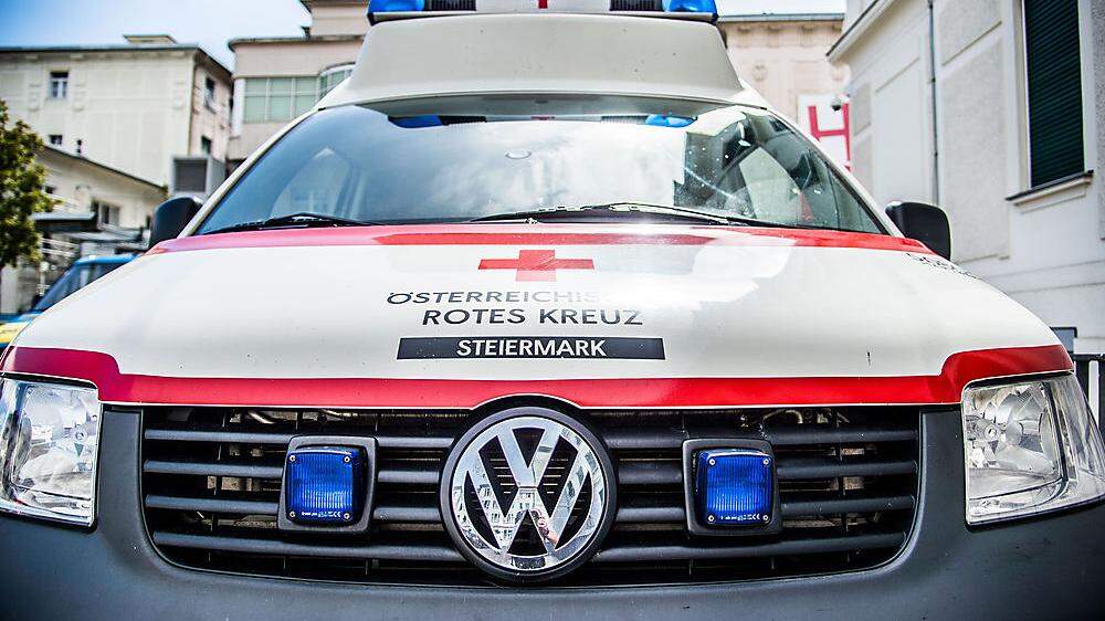 Die verletzte Unfalllenkerin wurde ins LKH Feldbach eingeliefert