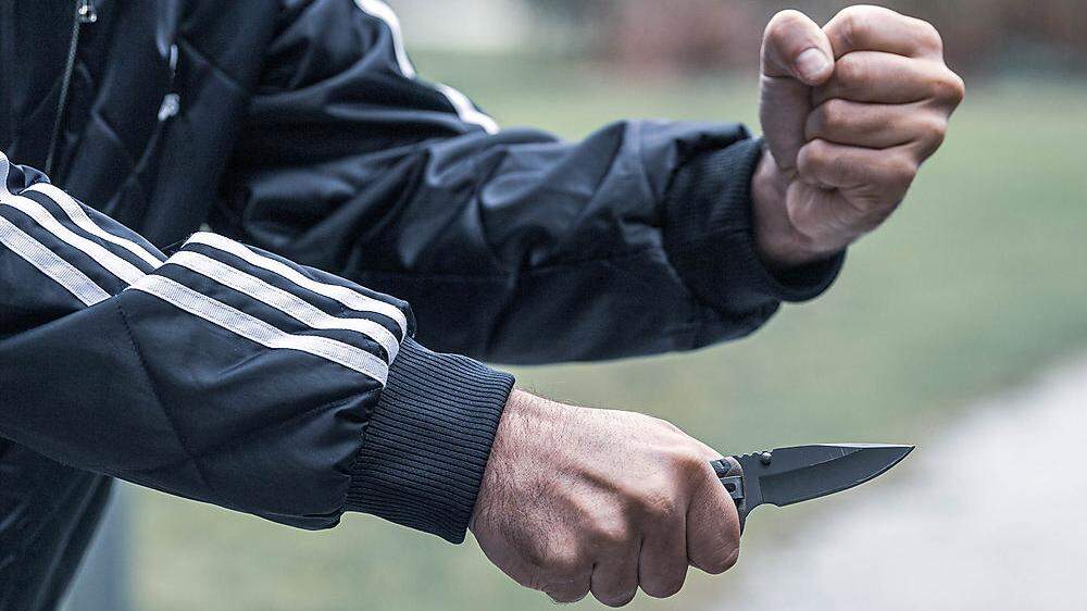 Im Zuge des Streits zückte ein 18-Jähriger ein Messer