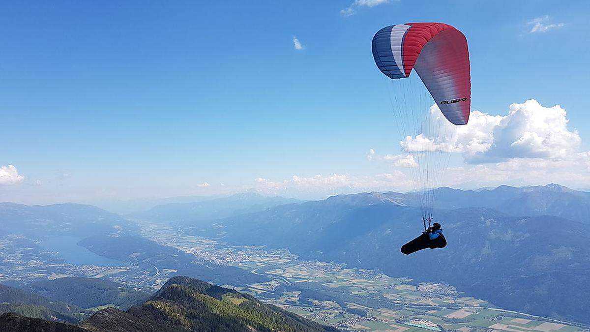 Der Gleitschirmflieger war auf dem Weg nach Greifenburg (Sujetfoto)