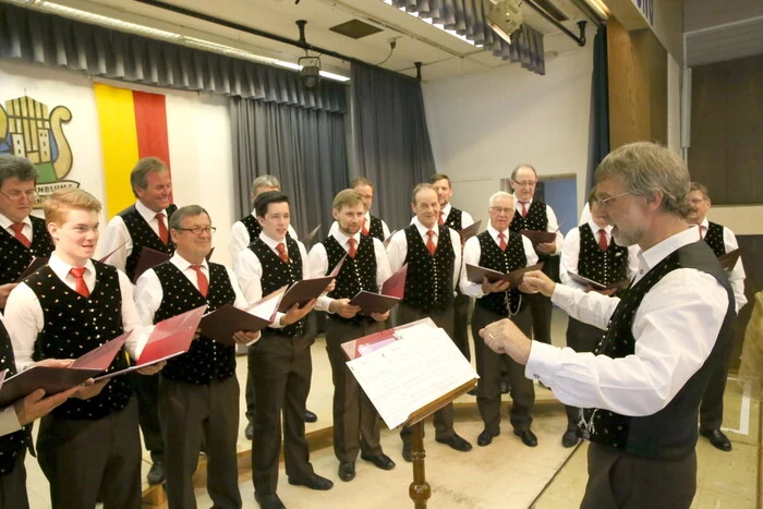 Neben dem Veranstalter (Leitung: Peter Müller)... 