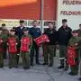 Die Feuerwehrjugend Himmelberg und Tschwarzen, BFK Ludwig Konrad, GFK der Stadtgemeinde Feldkirchen Hartwig Hainzer, Alexander und Balthasar Nusser und der Bezirksjugendbeauftragte Michael Novak