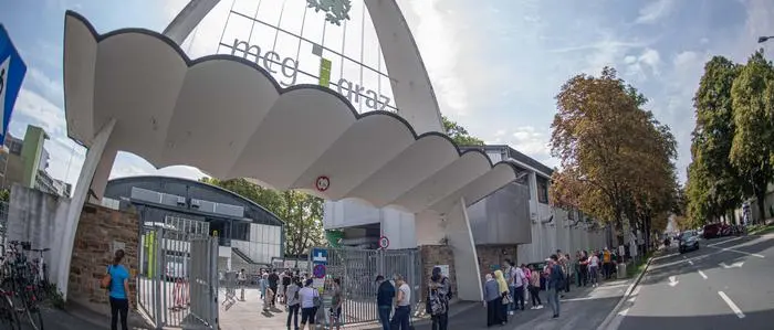 Die alten Hallen beim „Hintereingang“ sollen seit Jahren durch einen Neubau ersetzt werden