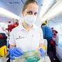 Erst-, Zweit- oder Booster-Impfung gab es am Samstag in einer Langstreckenmaschine vom Typ Boeing 777 am Rollfeld des Flughafens Wien-Schwechat