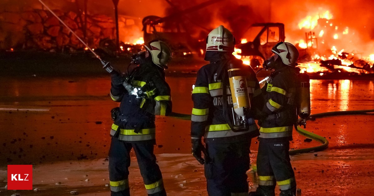 Firma-k-mpft-Brand-zerst-rte-86-Fahrzeuge-Versicherung-zahlt-nicht