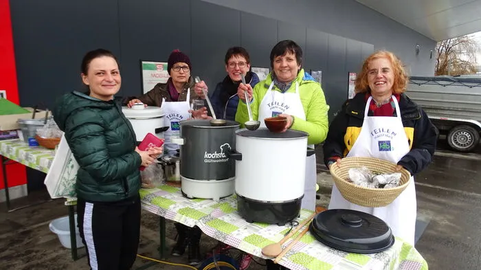 Die Katholische Frauenbewegung Murau lud am 16. März zum traditionellen Fastensuppenessen vor dem Sparmarkt in St. Egidi in Murau.
