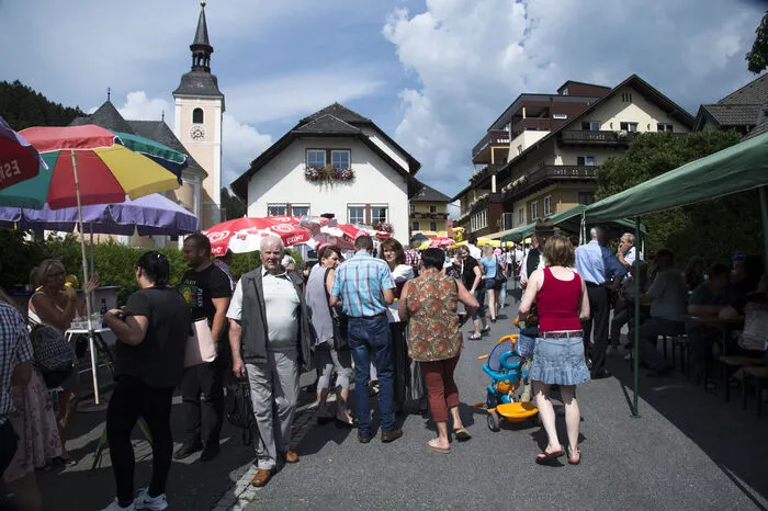 Nach einer kleinen Regenpause feierte die Goldhaubengruppe Mönichwald das 25-jährige Bestehen mit ihrer Gründerin Erna Schwengerer