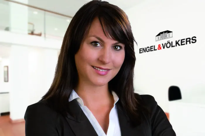 Martina Roseano vermittelt den Schlossverkauf für den weltweit aktiven Makler-Riesen Engels & Völkers