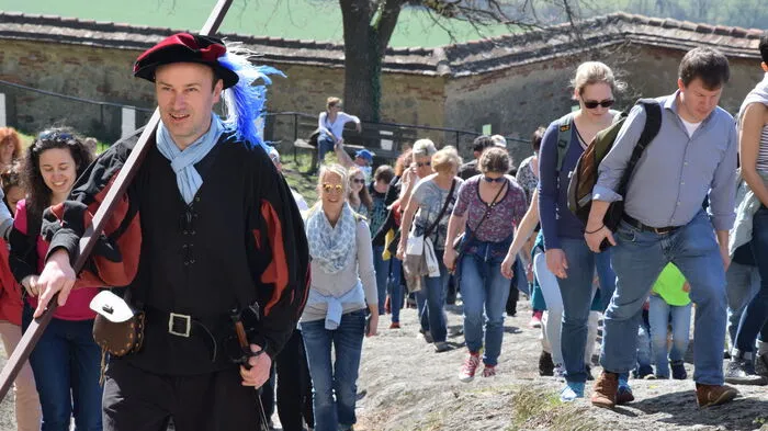 Ein Tag für die ganze Familie bei strahlendem Sonnenschein - am heutigen Samstag machten sich wieder zahlreiche Wanderlustige auf den Weg zur Riegersburg.