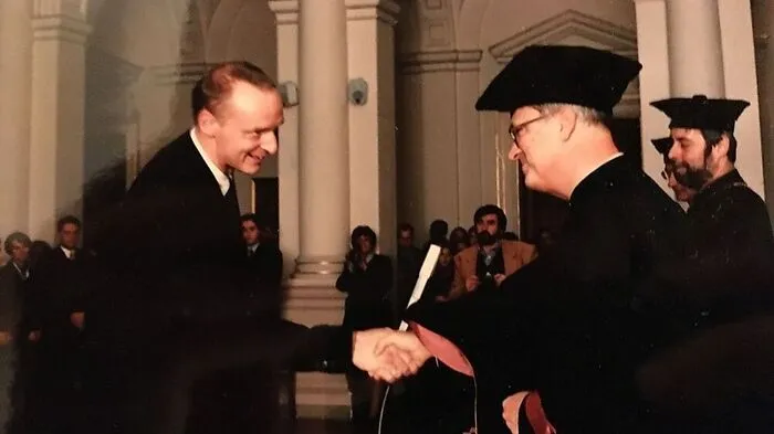 Günter Riegler im Jahr 1995. Seine Dissertation trägt den Titel "Überschuldung im Sinne des Insolvenzrechts. Betriebswirtschaftliche Überlegungen zum Begriff der Fortstehungsprognose im Rahmen der Prüfung gem. § 225 Abs. I HGB"