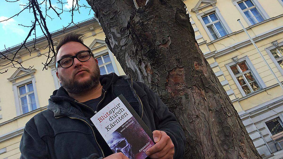 Krimi-Fan Alexander Verdnik aus Wolfsberg mit seiner jüngsten Publikation	