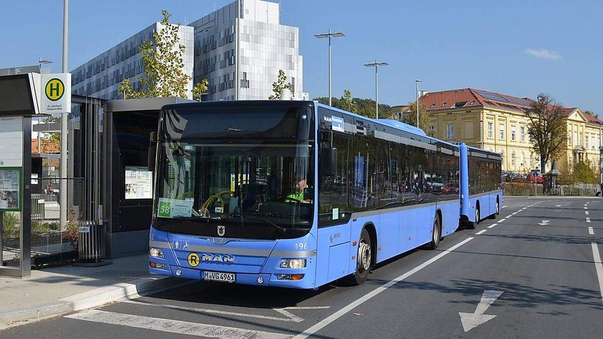 Die Holding Graz hat in letzter Zeit mehrere Pilotversuche durchgeführt. Im Bild: Bus mit Anhänger im Test