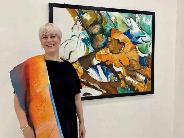 Modedesignerin Marlen Sabetzer bringt die Farben ihres Vaters auf Stoff – und entwickelt daraus ihre ganz eigene modische Handschrift