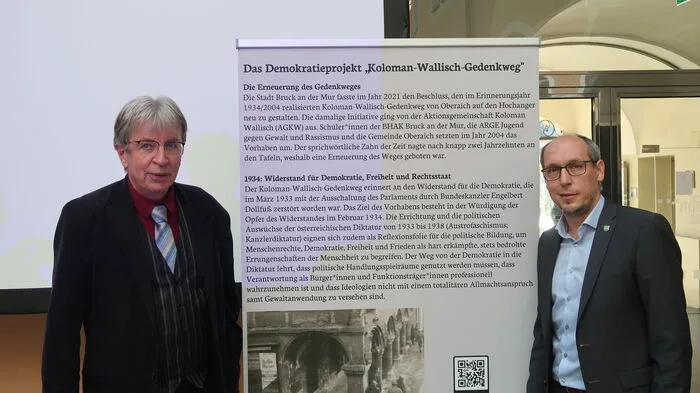 Die ARGE Jugend gegen Gewalt und Rassimus eröffnete den neuen Koloman-Wallisch-Gedenkwanderweg in Bruck. Unterstützt wurde das Erinnerungsprojekt durch die Stadt Bruck und steirische Schulklassen. Im Bild: Christian Ehetreiber (ARGE Jugende gegen Gewalt und Rassismus) und Gemeinderat Christian Mayer