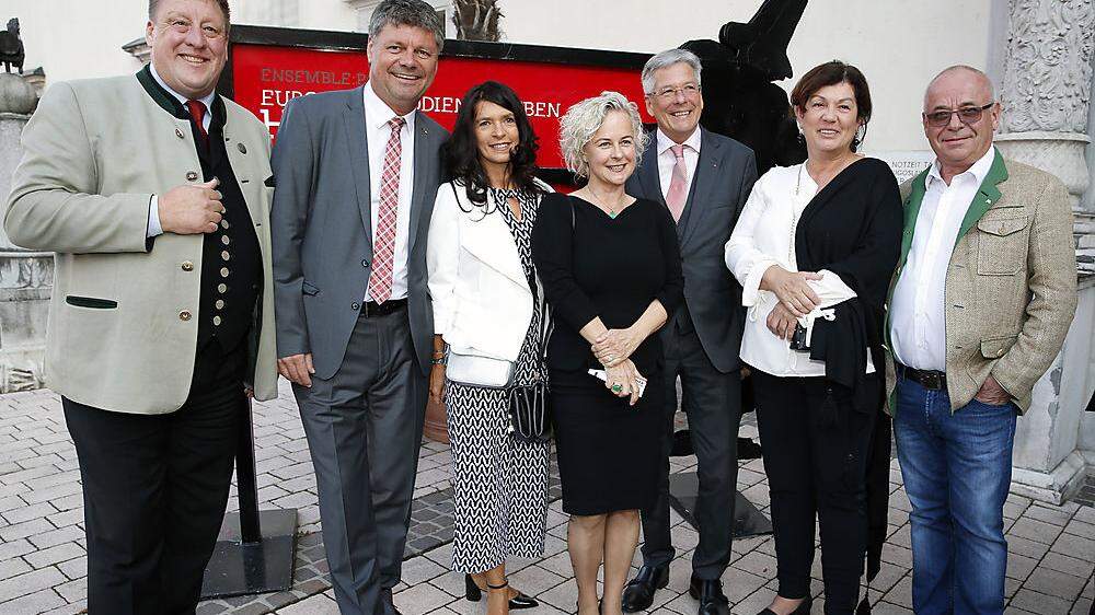 Bürgermeister Josef Jury, Bürgermeister Gerhard Pirih mit Ehefrau Petronilla, Angelica Ladurner, Peter Kaiser, Ulrike Wehr und Siggi Neuschitzer