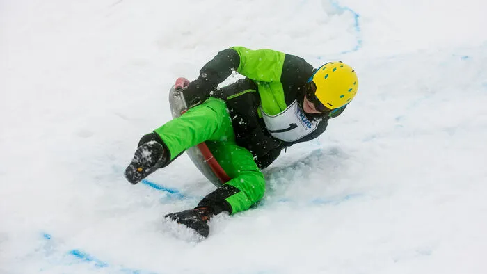 Die Helme sitzen, der Ehrgeiz ist entbrannt: Die Jungbauernschaft Landjugend Assling mit Obmann Mario Stocker veranstaltete am vergangenen Samstag das WOK-Rennen beim Compedal Skilift.