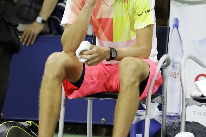 Überraschend ausgeschieden ist hingegen bereits Deutschlands Jungstar Alexander Zverev - Niederlageb gegen den Briten Daniel Evans.
