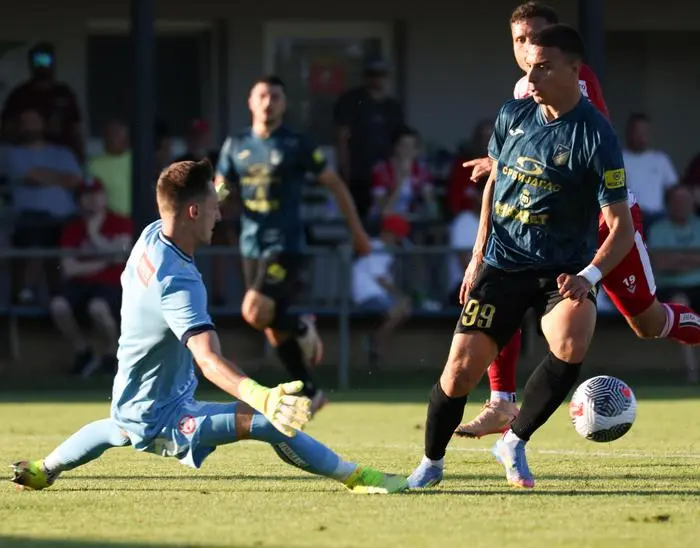 OBERWART,AUSTRIA,01.JUL.25 - SOCCER - ADMIRAL Bundesliga, Super liga Serbia, Grazer AK 1902 vs FK Vojvodina Novi Sad, test match. Image shows Jakob Meierhofer (GAK) and Aleksa Vukanovic (Vojvodina). Photo: GEPA pictures/ James Doak