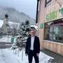 Bürgermeister Gernot Jetz vor dem Gemeindeamt und Tourismusbüro im Zentrum von Hohentauern
