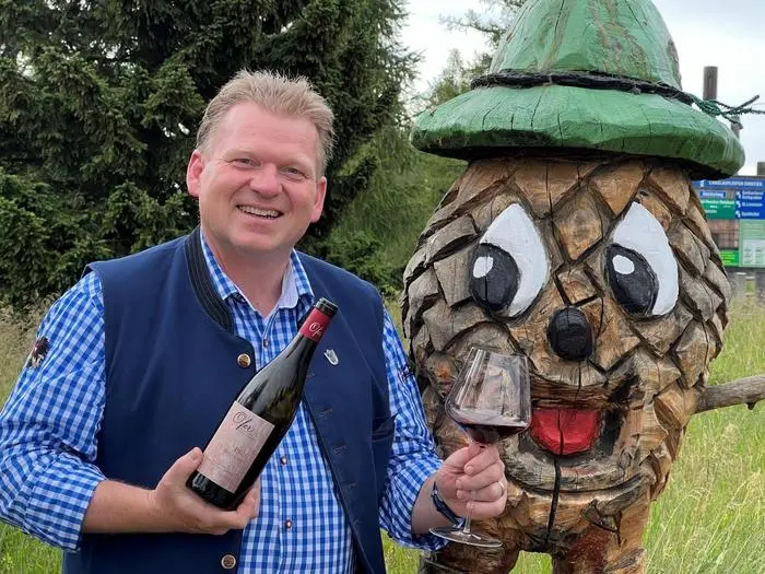 Klaus M. Dolleschall, Spezialist für Kärntner Weine, Obmann Tourismusverband Deutsch-Griffen