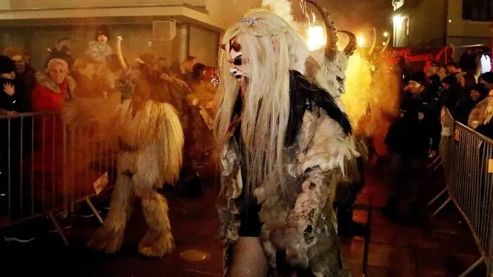 Über 200 Perchten in 17 Formationen waren für den „Ilzer Krampuslauf“ in die oststeirische Gemeinde gekommen.
