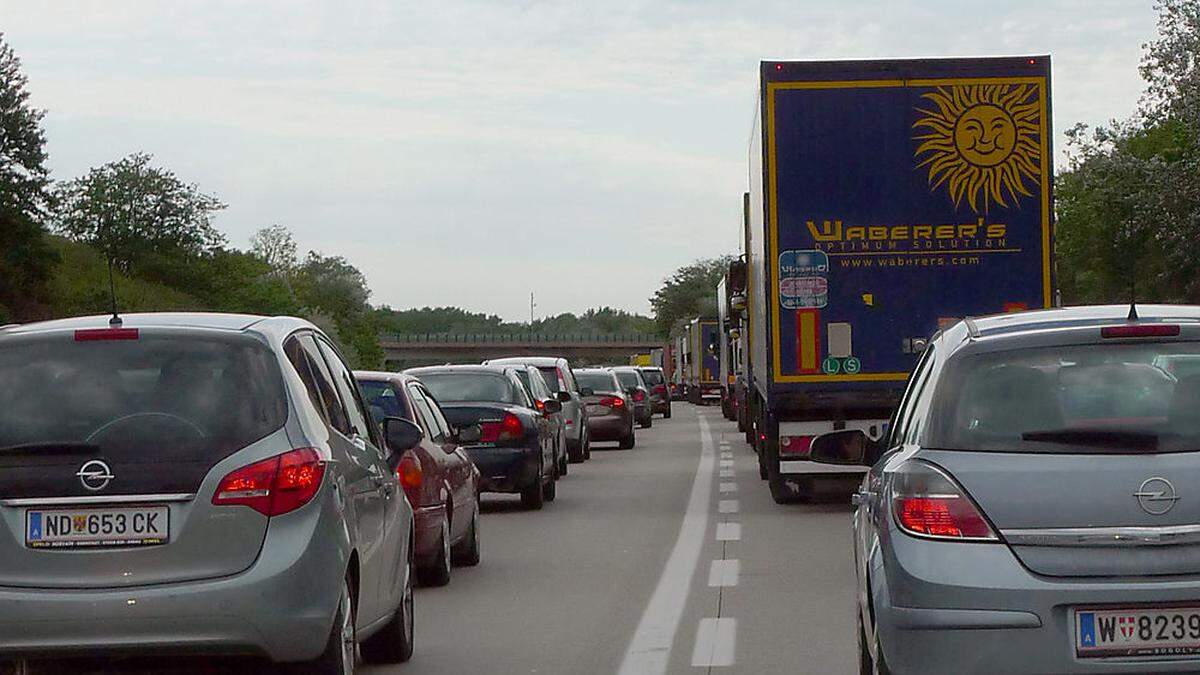 Stau auf der A4-Ostautobahn