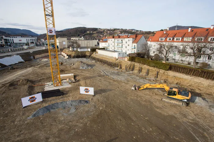Das 22-Millionen-Euro-Projekt Stadtparkquartier besteht aus Kino, Parkgarage, Lidl und weiterer Gastronomie sowie Handel und soll zu Ostern 2021 eröffnen.