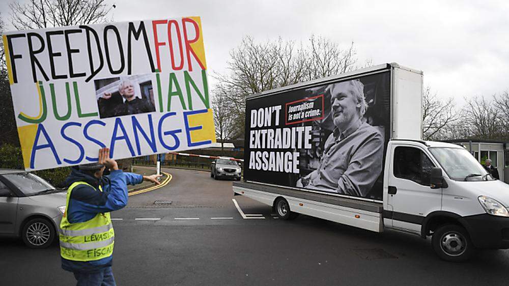Für Julian Assange gibt es zahlreiche Solidaritätskundgebungen