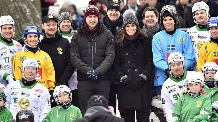 Auch mit kleinem Babybauch macht Herzogin Kate, die Frau des britischen Prinzen William, noch eine sportliche Figur.