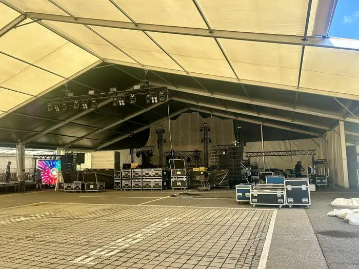 Um Bühnenaufbau und Technik kümmert sich die  Viertbauer Promotion GmbH