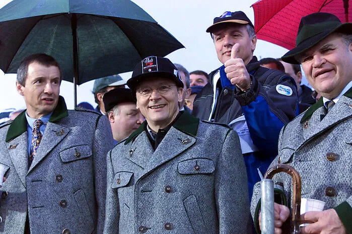 Auch beim Nachtslalom auf der Planai regierte in Krölls Ära bei den Promis der Loden: VP-Urgesteine Martin Bartenstein, Wolfgang Schüssel, Gerhard Hirschmann und Hermann Kröll.
