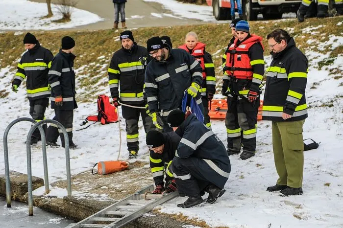 Ehrengäste wohnten der Übung ebenfalls bei, darunter Landesbranddirektor-Stellvertreter Erwin Grangl und Abschnittsbrandinspektor Edmund Plöbst.