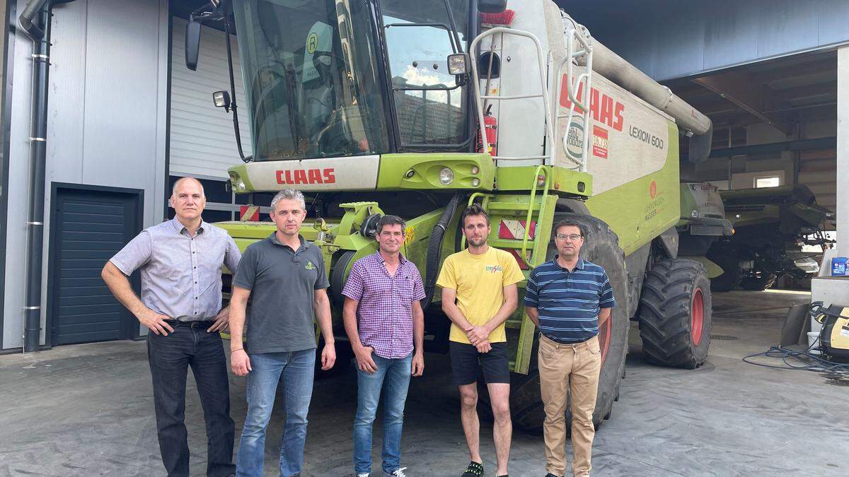 Deutschlandsberger Kammerobmann Christian Polz mit den Lohndruschunternehmern Andreas Masser, Gernot Schober, Helmut Strohrigl und Roland Schattinger (v.l.)