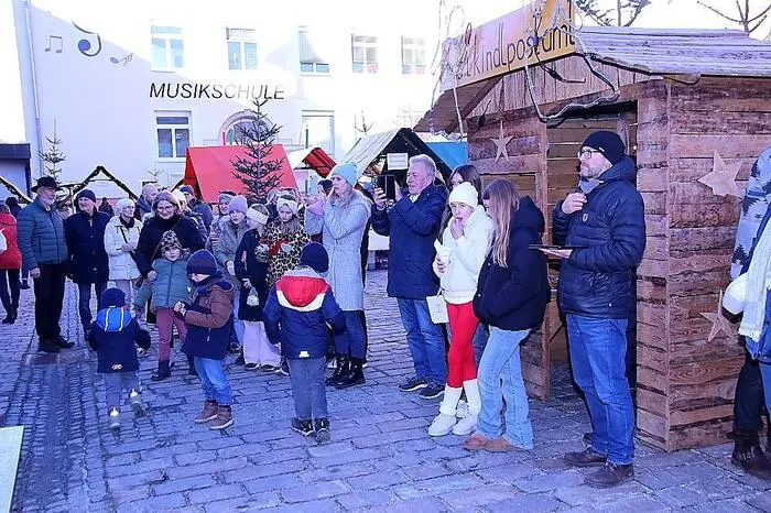An zahlreichen Standln wurden am Teleparkplatz in Bärnbach Waren feilgeboten, vom heimischen Kunsthandwerk bis zu kulinarischen Genüssen war alles dabei, was das Herz der vielen Besucher begehrte.