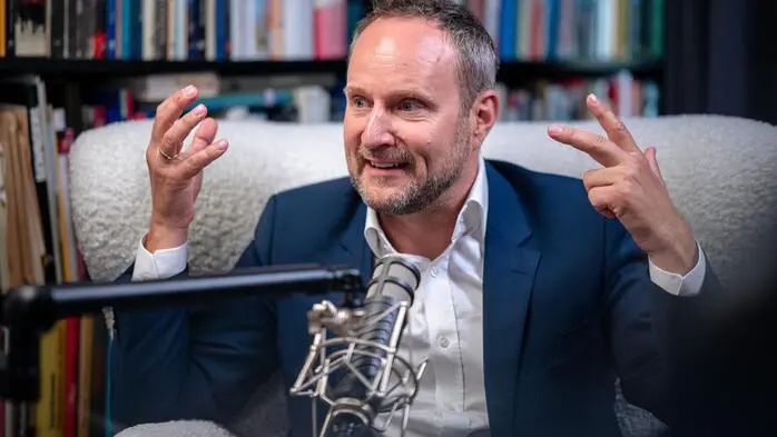 Matthias Strolz nimmt sich in seinem Buch „Homo Universus“ die ganz große Frage vor: Wie wird sich die Menschheit verändern? 