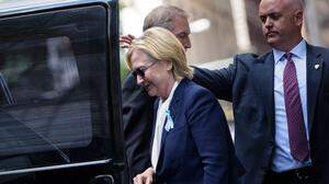 Hillary Clinton erlitt während 9/11-Feierlichkeiten einen Zusammenbruch, sie leidet an einer Lungenentzündung