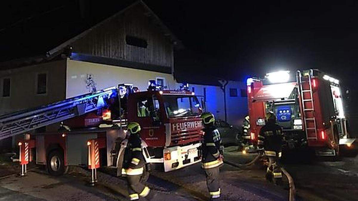 Zwölf Feuerwehren waren in Nötsch im Einsatz