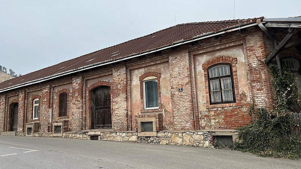 Das Areal der baufälligen Porubskyhalle wechselt den Besitzer