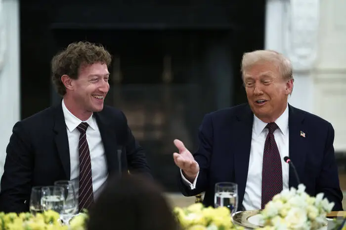 Mark Zuckerberg mit Donald Trump im September 2025