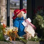 Damit gingen sie auf ein Video ein, in dem die Queen heuer zu ihrem Thronjubiläum mit der Märchenfigur Paddington-Bär beim Tee zu sehen war