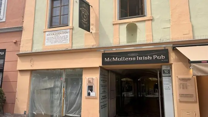 Außenansicht eines Geschäftslokals in der Villacher Innenstadt