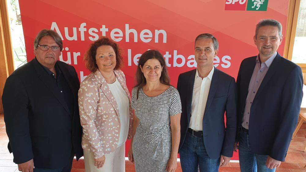 Landesrätin Doris Kampus (M.) mit den Abgeordneten Muchitsch, Schweiner und Dolesch und Bürgermeister Weber