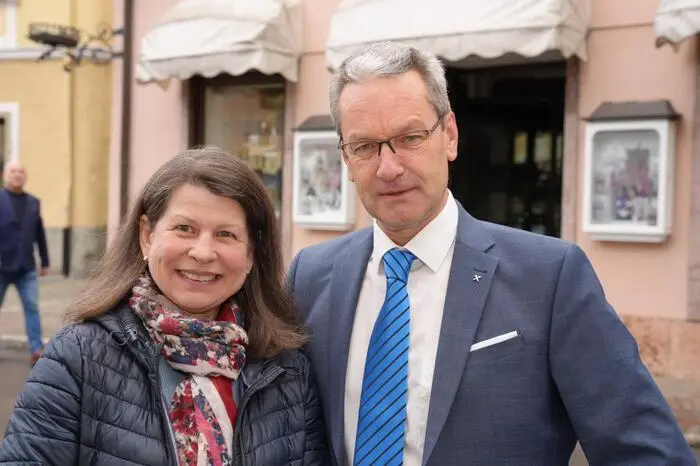 SPÖ-Mandatarin Sylvia Petschar und Raiffeisenbank-Direktor Wilfried Pirker